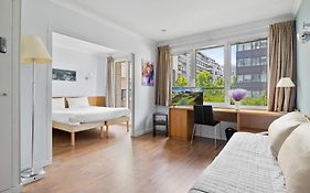 Grand Appartement Avec Balcon - Proche Parc Des Expo - Parking Privee