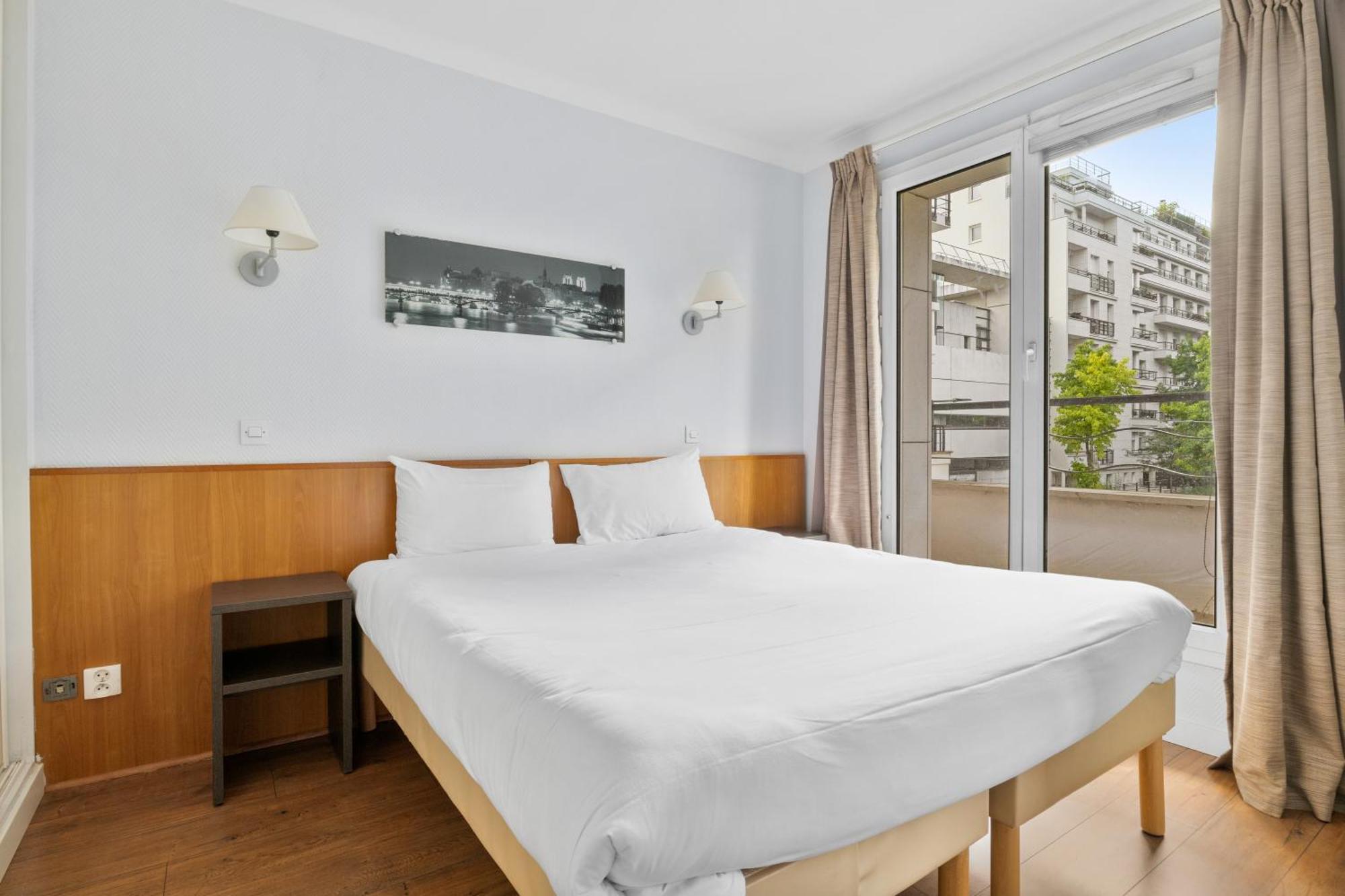 Grand Appartement Avec Balcon - Proche Parc Des Expo - Parking Privee Issy-les-Moulineaux Extérieur photo