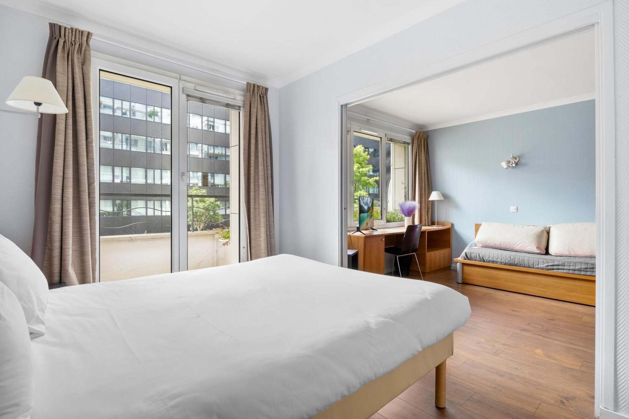 Grand Appartement Avec Balcon - Proche Parc Des Expo - Parking Privee Issy-les-Moulineaux Extérieur photo